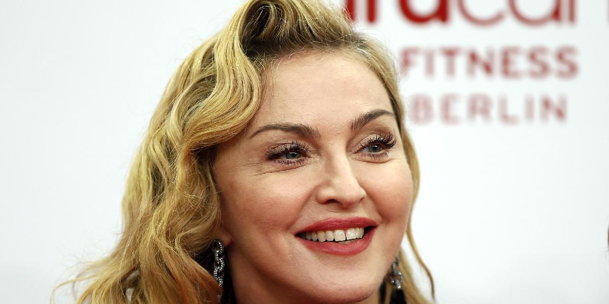Madonna si prezerá humanitárne projekty exmanžela Seana Penna