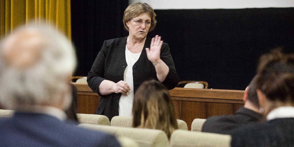 Poslanci si správu ombudsmanky o porušení práv stále nechcú vypočuť