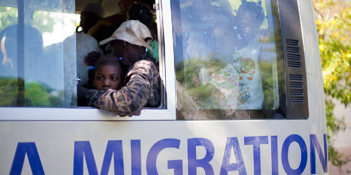 Počet obetí stroskotania člnu s haitskými utečencami sa zvýšil na 30