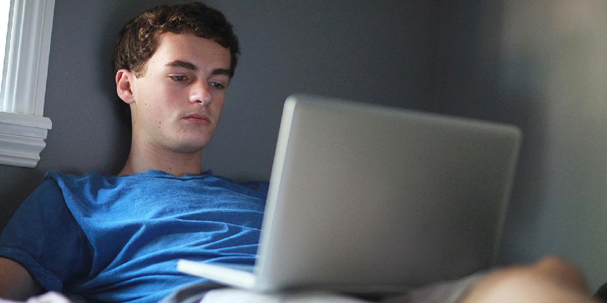 Kolesík navrhuje, aby deti boli na internete lepšie chránené