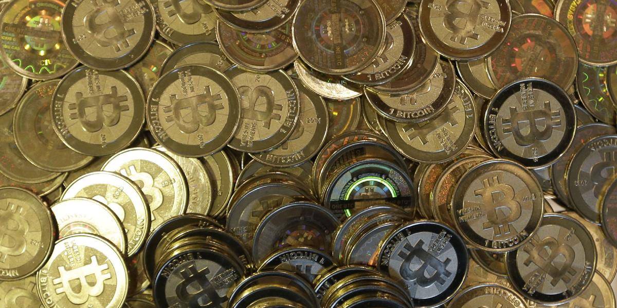 Bitcoin prvý raz posilnil nad tisíc dolárov