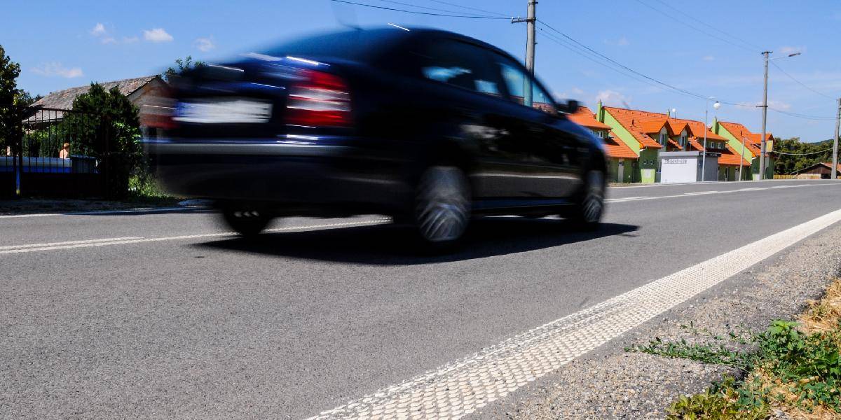Žena (†39) vbehla mladému vodičovi (18) pod auto, na mieste zomrela!