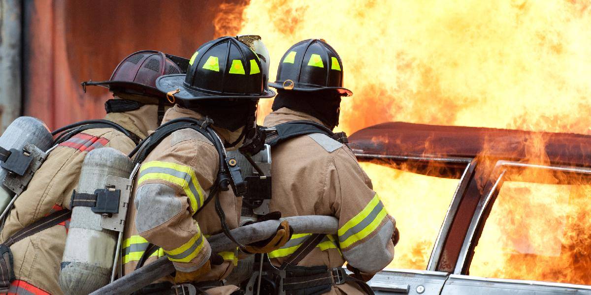 V Prešove zhorelo Audi A7: Hasilo deväť hasičov!