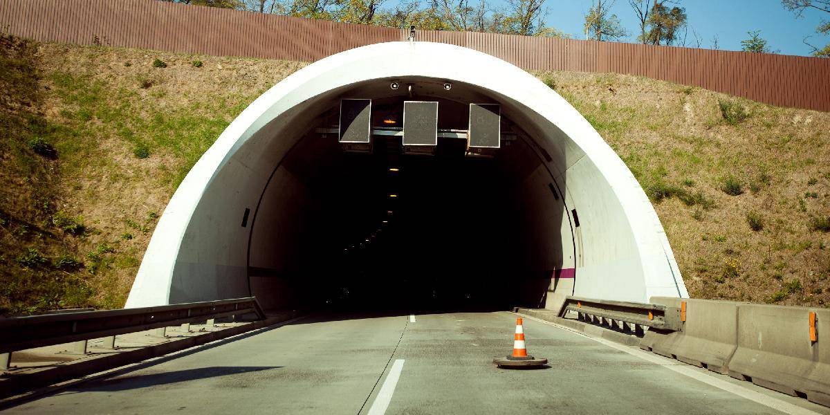 Dnes v noci bude tunel Sitina pre vodičov uzavretý