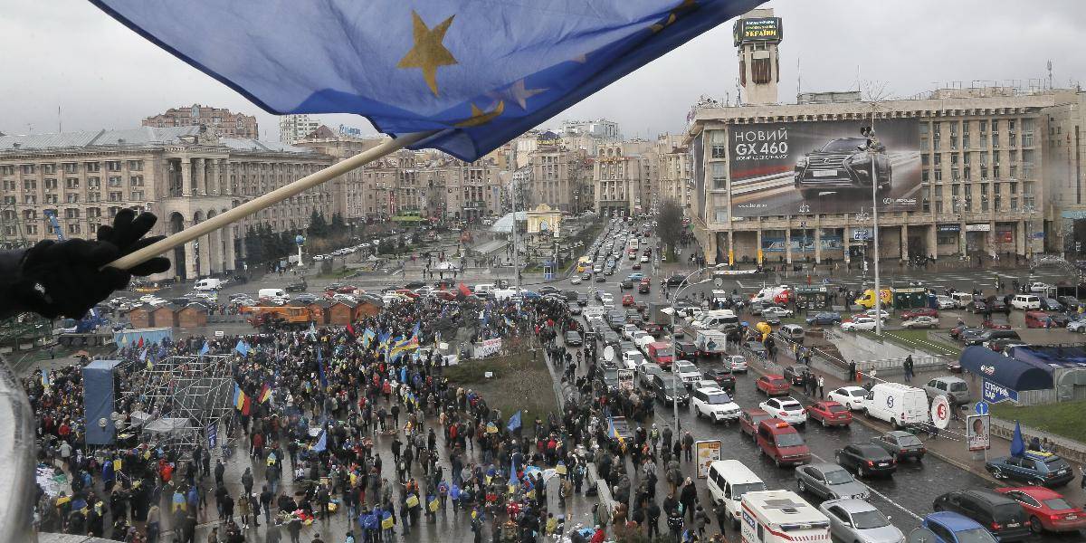 V Kyjeve sa zhromaždili tisícky demonštrantov