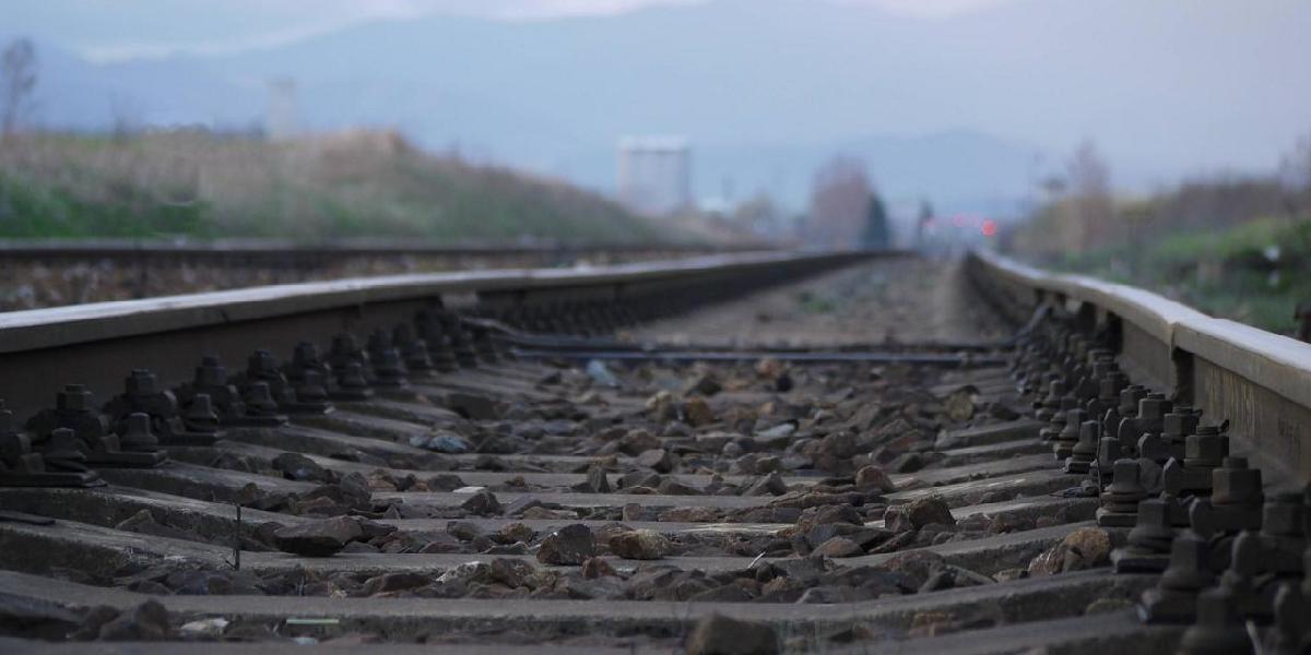 Pri zrážke rýchlika a kamiónu sa zranilo päť cestujúcich a rušňovodič