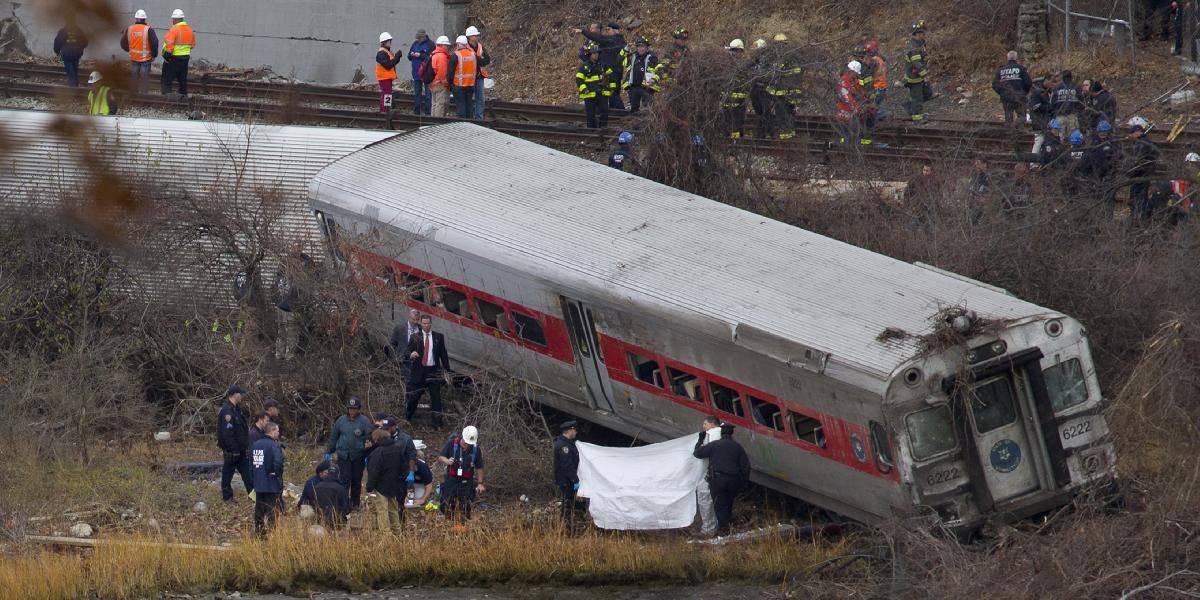 Tragédia v New Yorku: Vykoľajil sa vlak, štyria mŕtvi, 67 zranených!