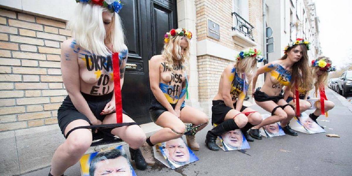 FOTO Polonahé feministky pomočili ukrajinského prezidenta!