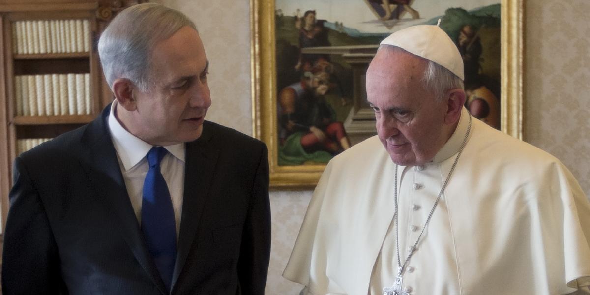 Netanjahu sa stretol s Františkom za zatvorenými dverami