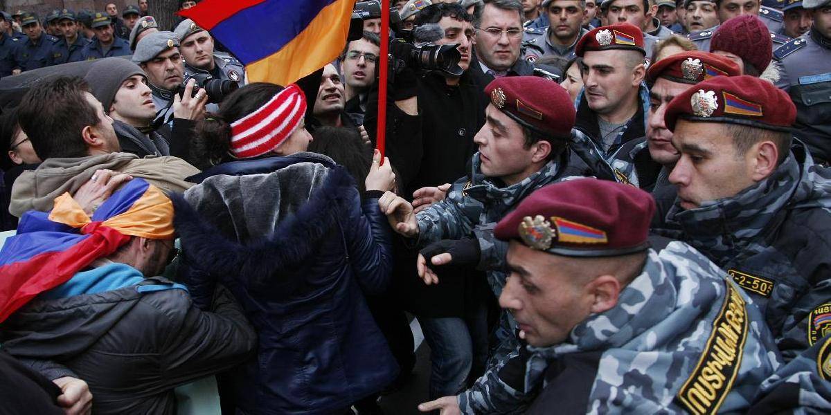Arméni protestujú proti návšteve Putina