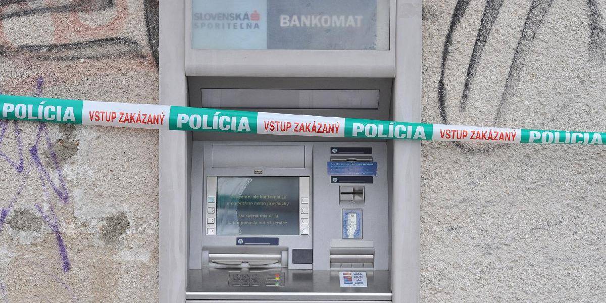 Traja obžalovaní v kauze bankomatovej mafie zostávajú vo väzbe