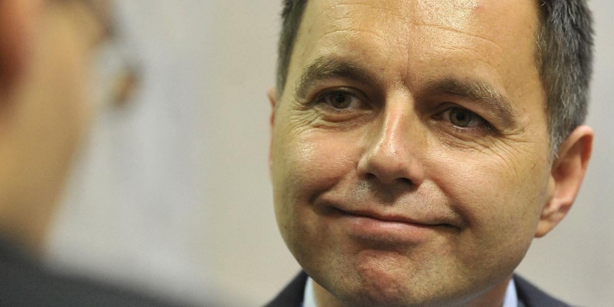 Kažimír uvoľní ďalšie peniaze na mzdy kuchárok či školníkov