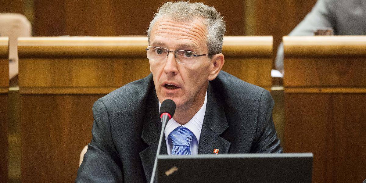 Štefanec: Fico výrokmi o EÚ kritizuje samého seba