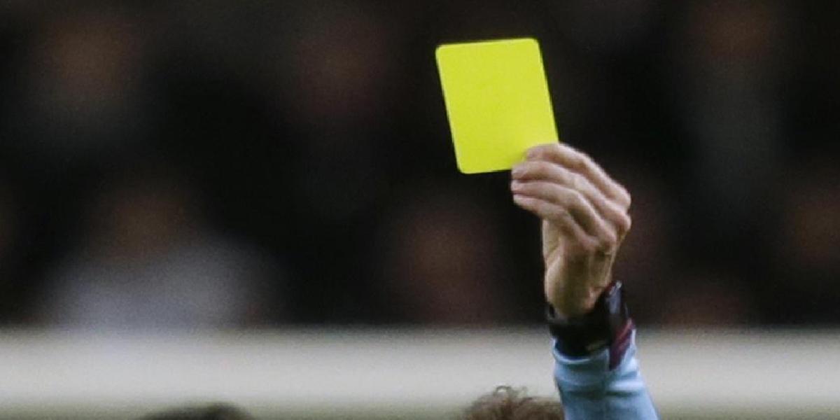 Platini by zrušil žlté karty, uvažuje o trestnej lavici