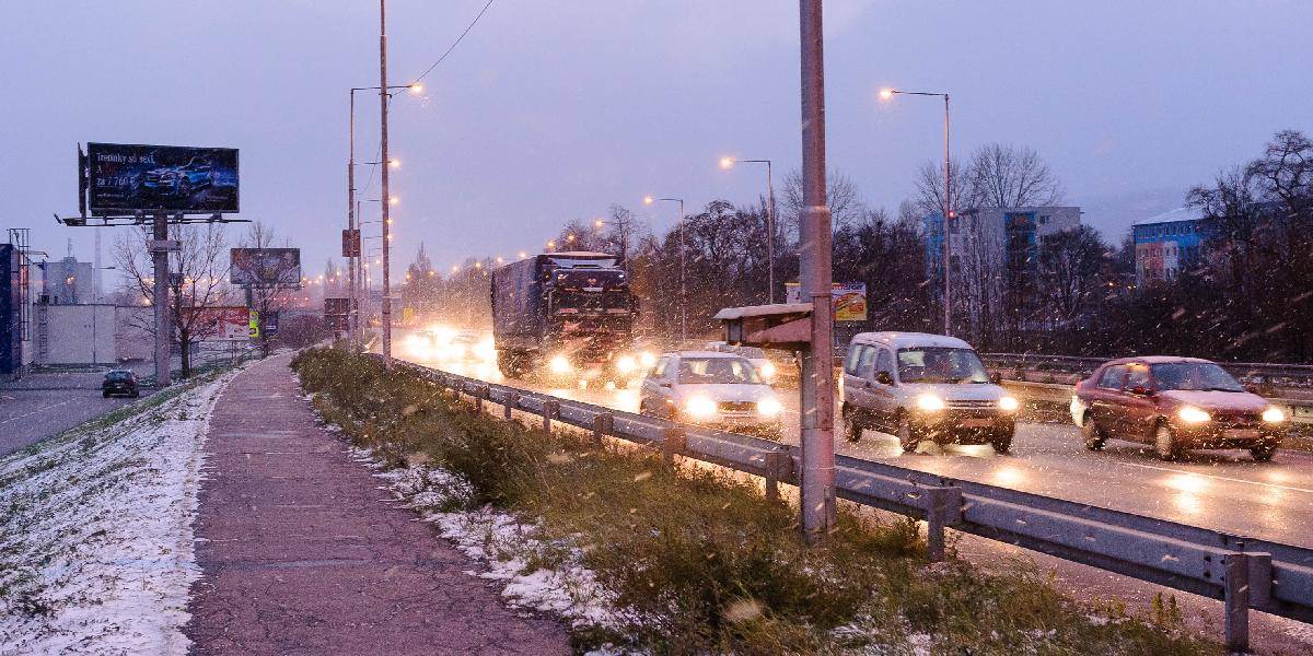 V okrese Prešov sa stalo viacero nehôd, na kopcoch sa šmýkajú kamióny