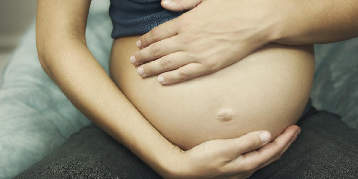 Tehotnú ženu napadol mačetou, hrozí mu až päť rokov väzenia