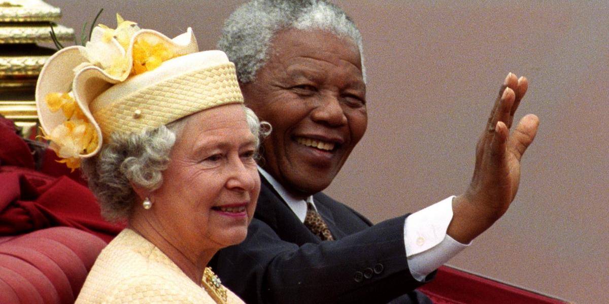 Kráľovná Alžbeta II.: Nelson Mandela neúnavne pracoval pre dobro svojej krajiny