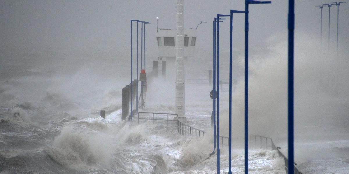 Nemecko má najhoršie za sebou, víchrica Xaver zoslabla