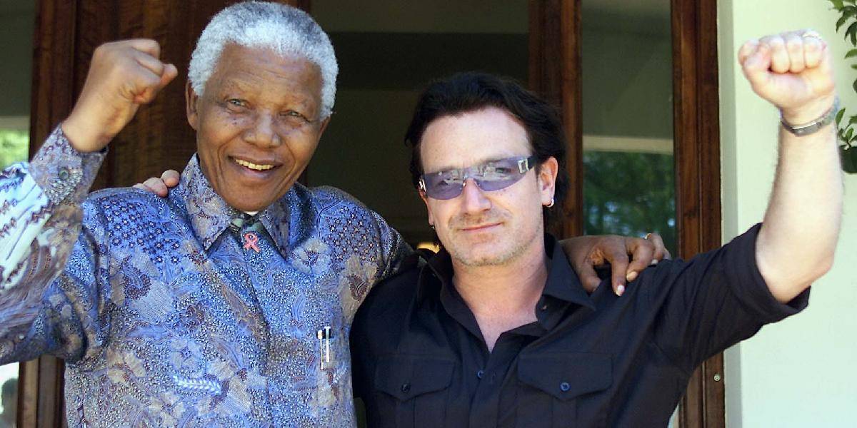 Bono vzdal poctu Nelsonovi Mandelovi