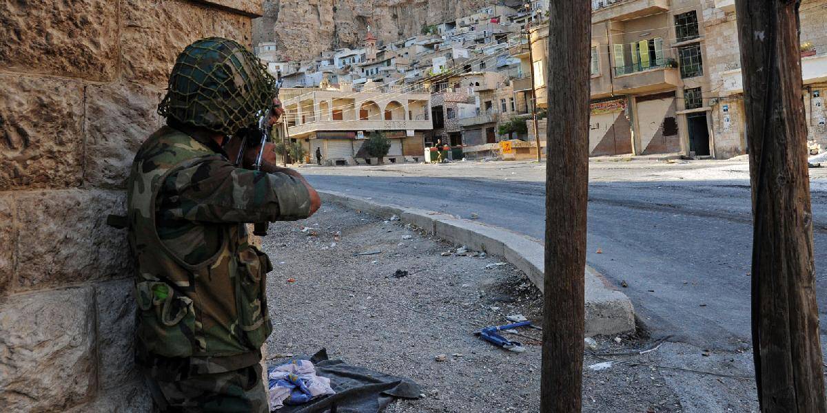 Sýrska armáda dobyla hlavnú cestu, potrebnú na odvoz chemických zbraní