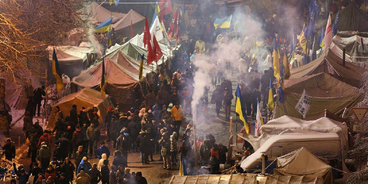 Ukrajinská polícia rozoberá protestné tábory v Kyjeve