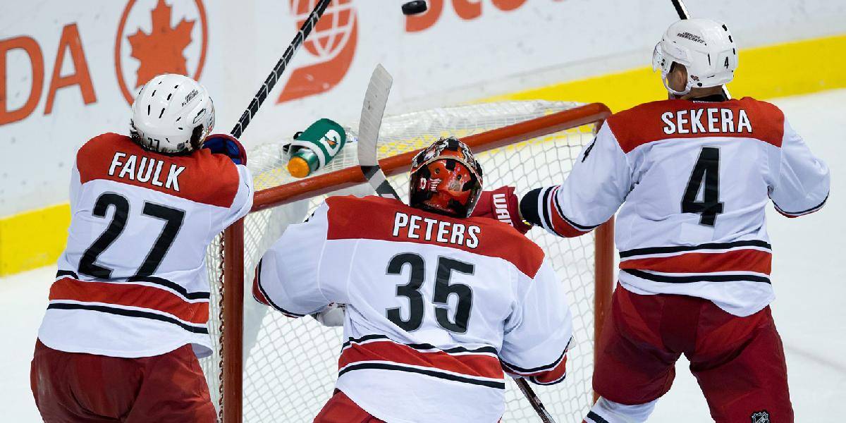 NHL: Sekera bol druhý najvyťaženejší muž na ľade, Carolina však prehrala