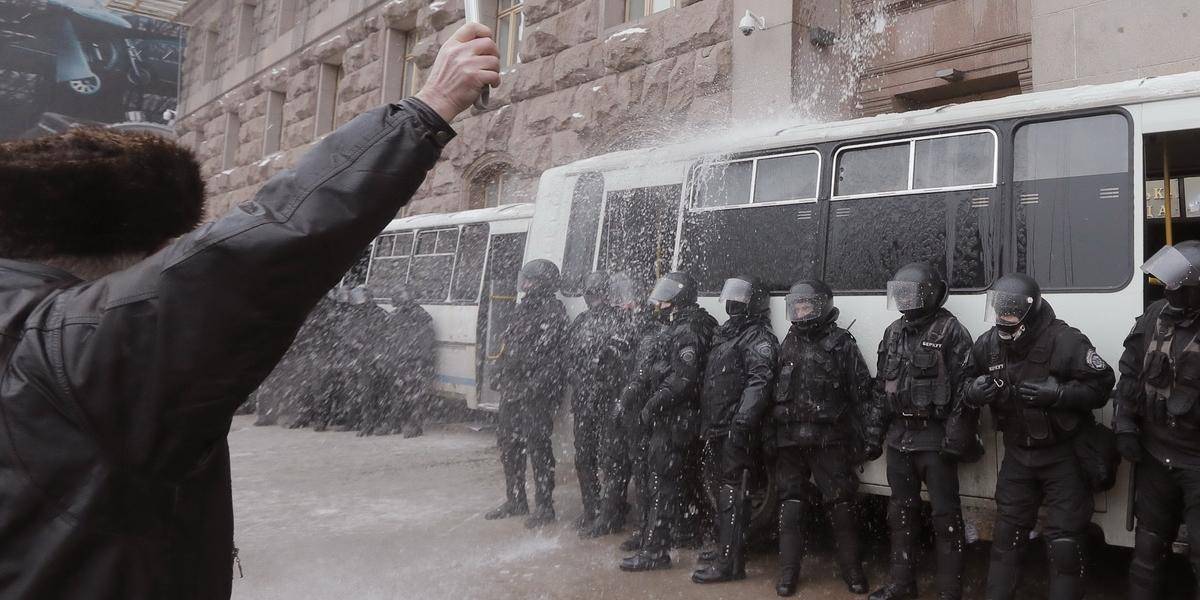 Ukrajinská polícia podľa vlády nezakročí proti demonštrácii v Kyjeve
