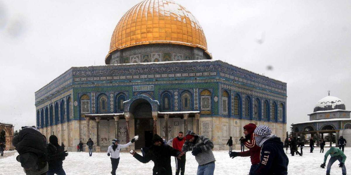 Jeruzalem i palestínske územia prekvapila snehová nádielka