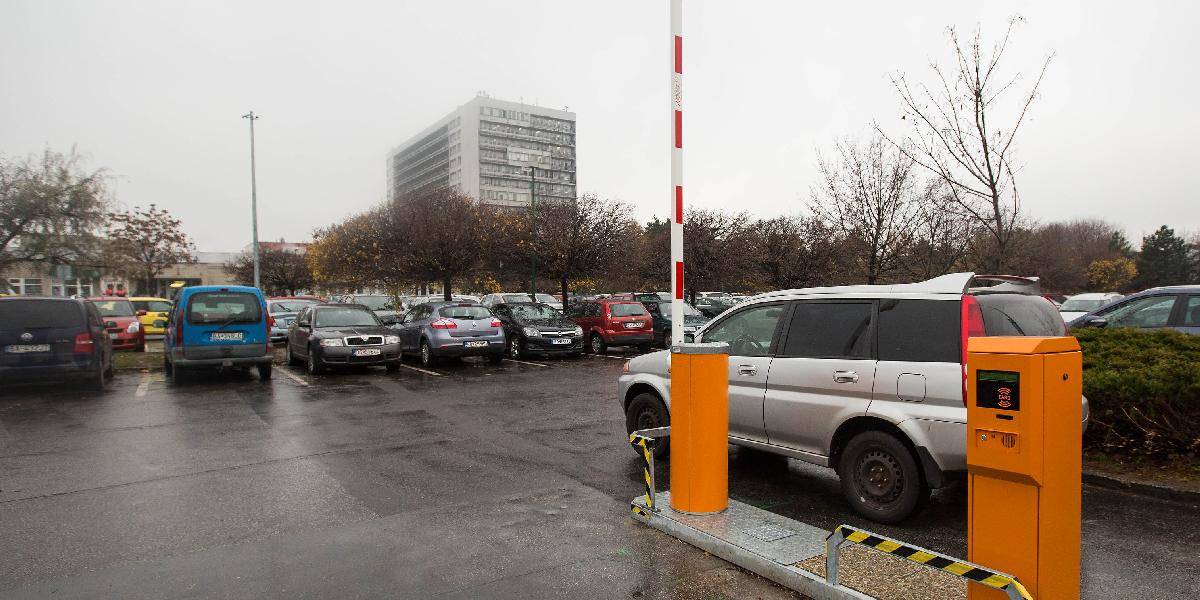 Bratislava chce riešiť parkovanie pred nemocnicami, preverí platnosť zmluvy