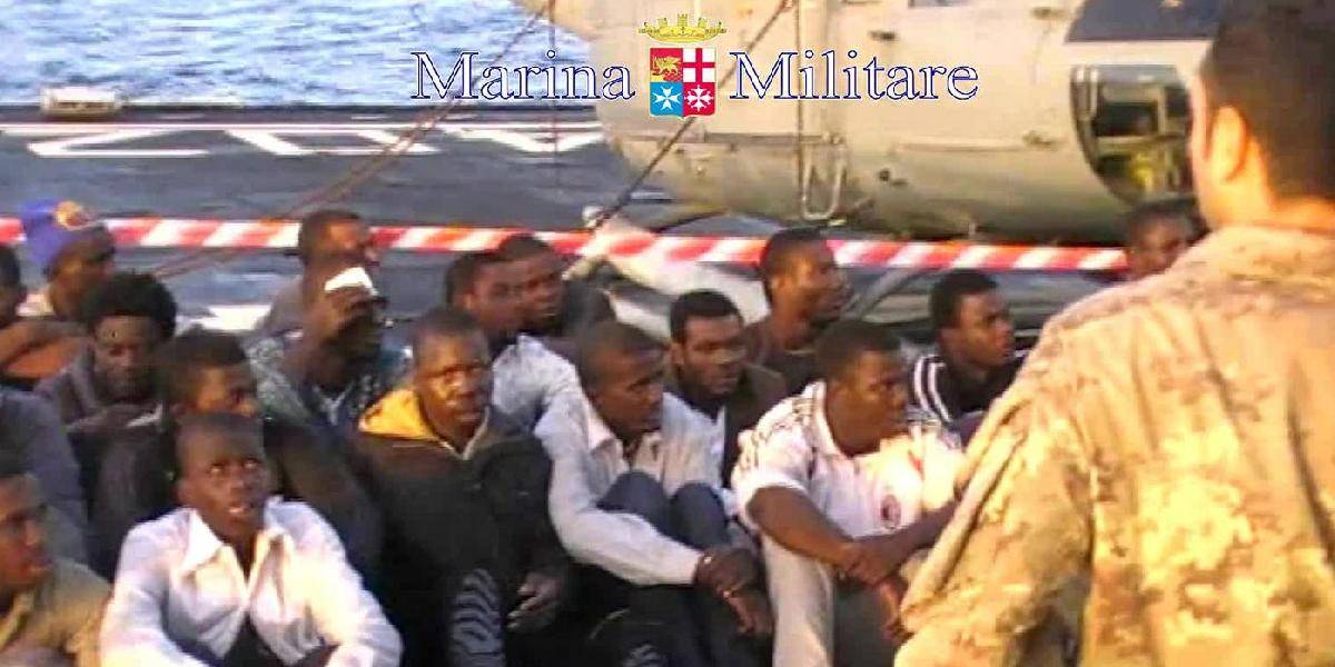 Talianske námorníctvo zachránilo ďalších 244 migrantov