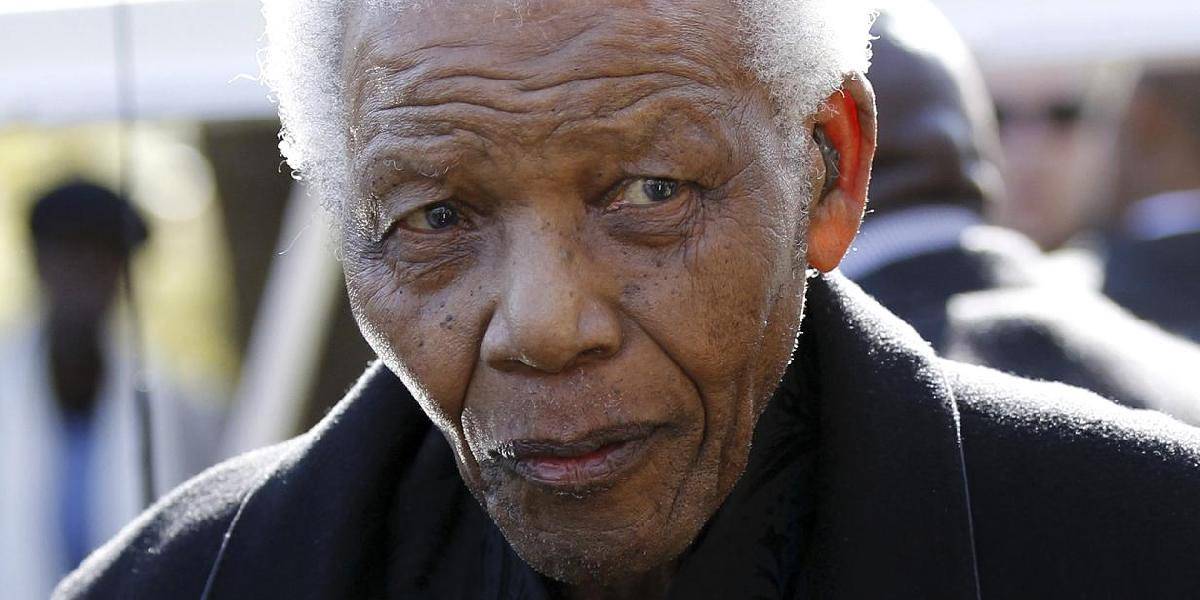 Juhoafrická vláda žiada o nefotenie Mandelu v rakve