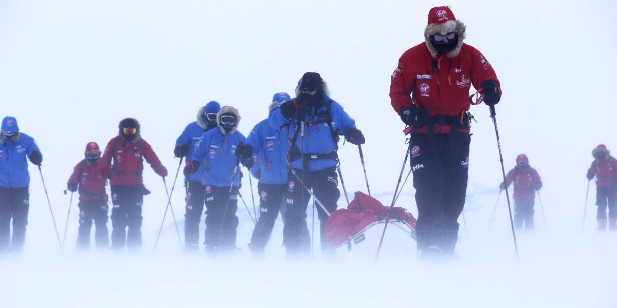 Princ Harry došiel na južný pól s výpravou veteránov