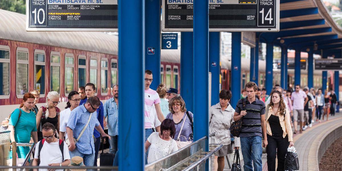 Pozor: Autobusy a vlaky menia od nedele 15. decembra cestovné poriadky!