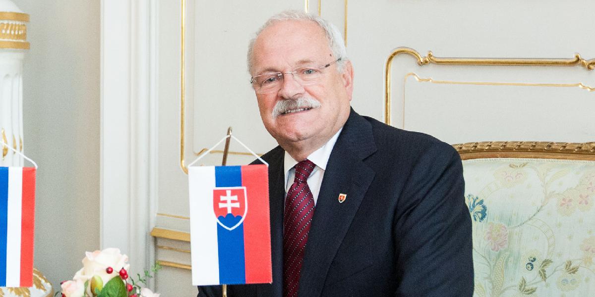 Prezident podporí vo voľbách pravdepodobne kandidáta Smeru
