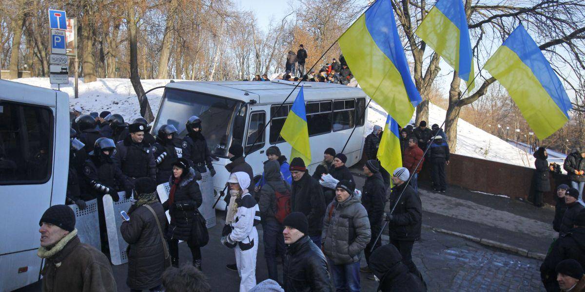 Kyjev sa aj dnes chystá na dve demonštrácie, provládnu i protivládnu