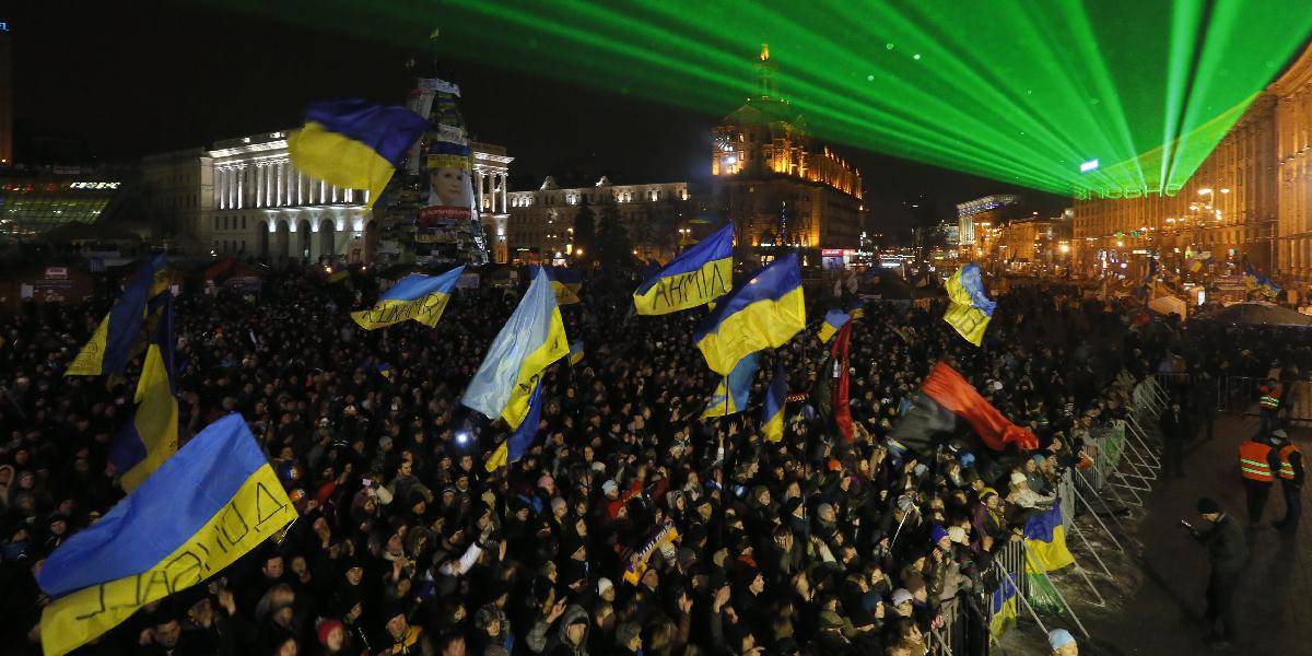 Demonštrácie v Kyjeve pokračujú: Do ulíc vyšlo 300-tisíc demonštrantov!