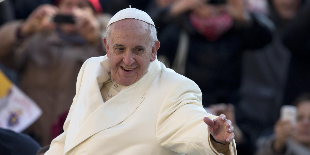 Zástupcovia San Lorenza venujú titul pápežovi Františkovi