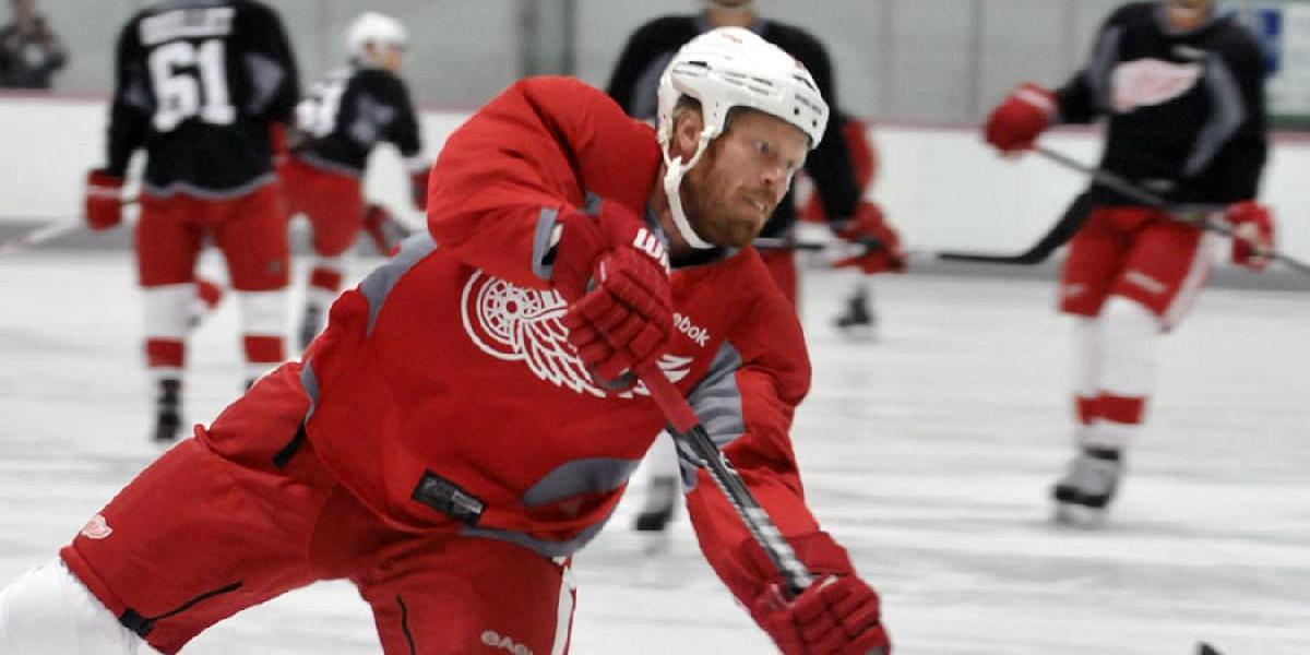 NHL: Franzén sa zranil pri strete s Gudasom, v utorok nenastúpi