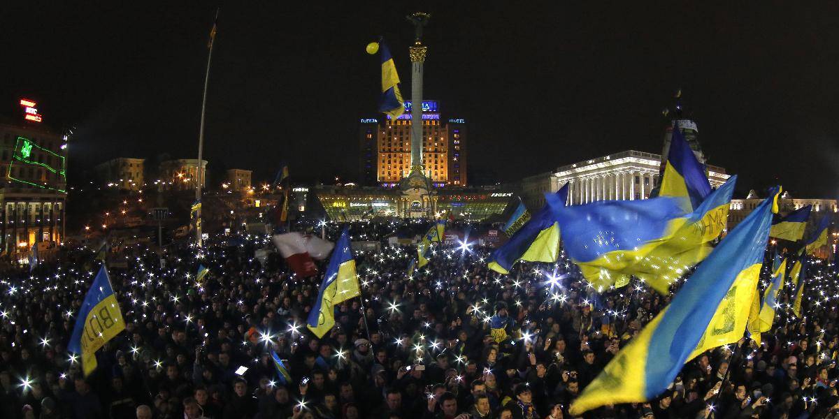 Vlajkou EÚ sa zakrývajú opoziční aj vládni ukrajinskí politici