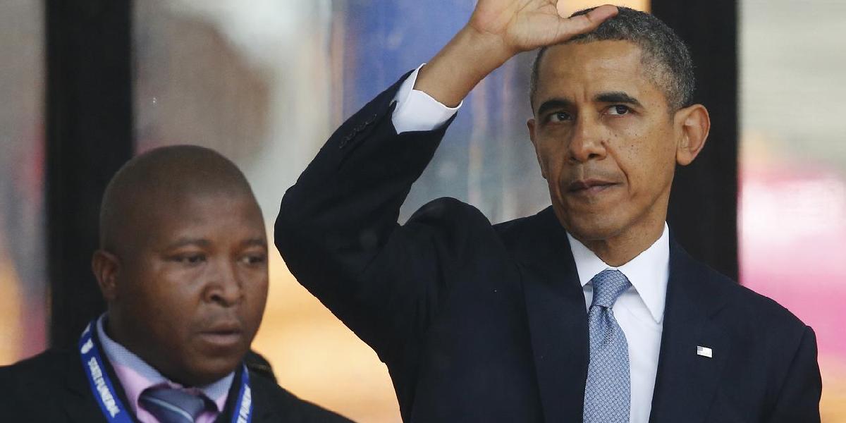 Falošný tlmočník do posunkovej reči bol v skupine, ktorá upálila dvoch ľudí