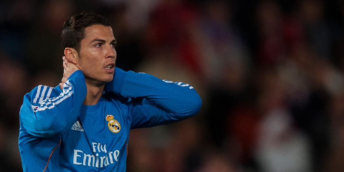 Študenta, ktorý v Miami počas exhibície objal Ronalda, zbavili obvinení