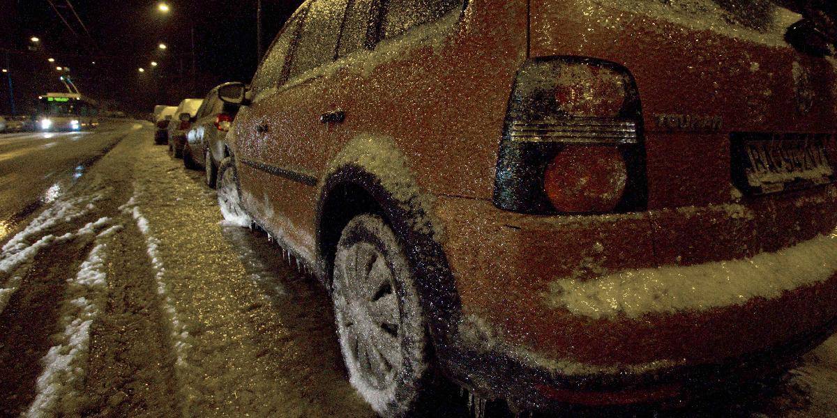 Vodiči buďte opatrní: Na cestách sa tvorí poľadovica!