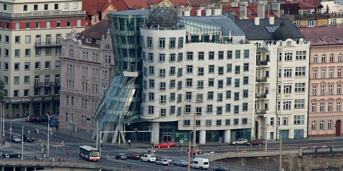 Pražský Tancujúci dom predali za 360 miliónov korún