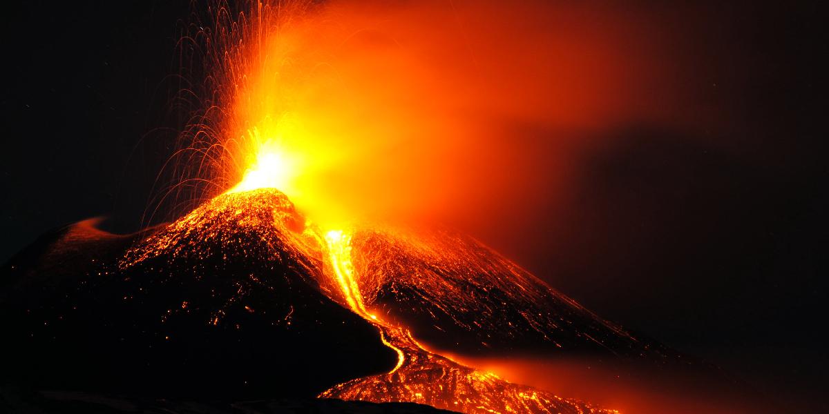 Etna prestala chrliť popol, neďaleké letisko opäť otvorili