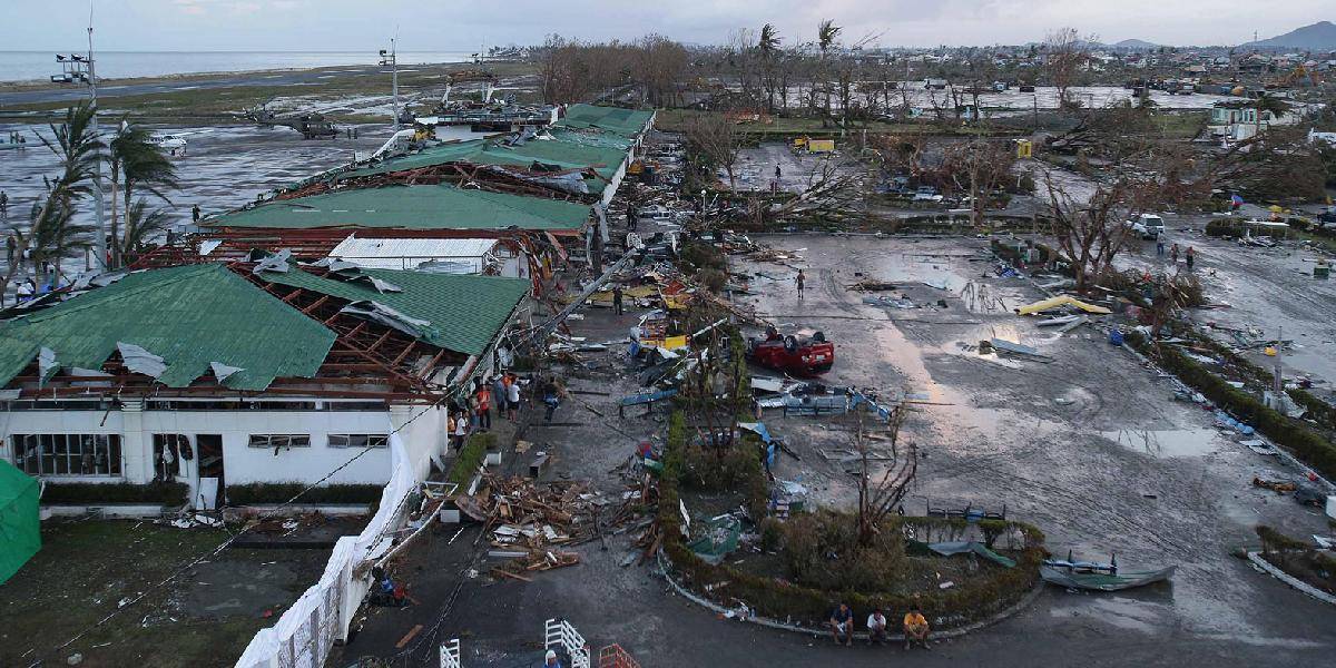 Kerry prirovnal mesto, ktoré zasiahol tajfún Haiyan, k vojnovej zóne