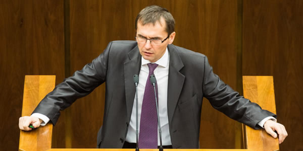 Pre políciu budú môcť naďalej robiť ľudia z podsvetia