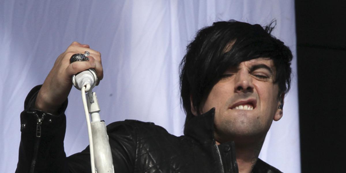Speváka Lostprophets Iana Watkinsa odsúdili za pedofíliu na 35 rokov