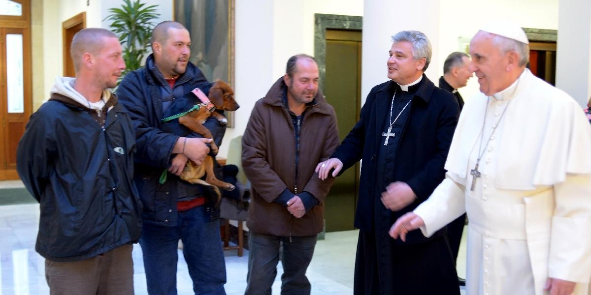 Medzi bezdomovcami, s ktorými raňajkoval pápež, bol aj Slovák