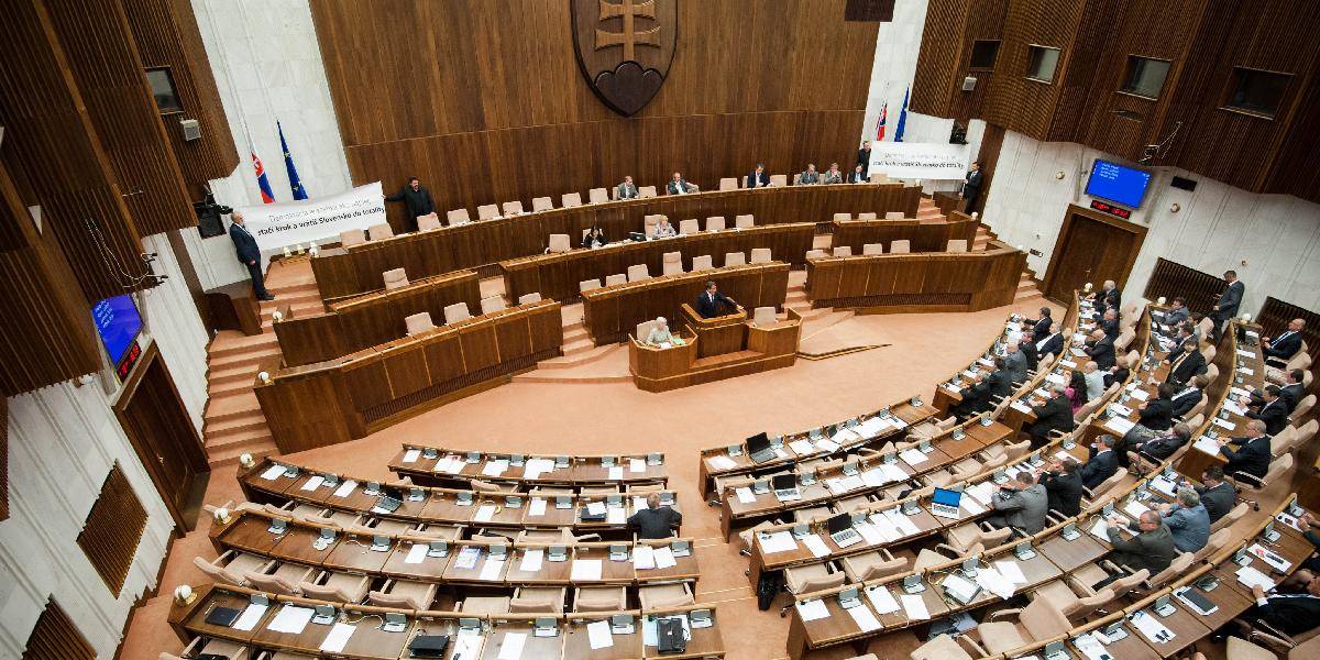 Koledou Tichá noc ukončili poslanci poslednú tohtoročnú schôdzu parlamentu