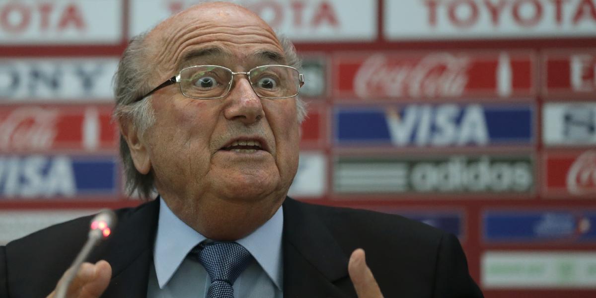 Blatter chce miznúci sprej na priame kopy použiť aj v Brazílii